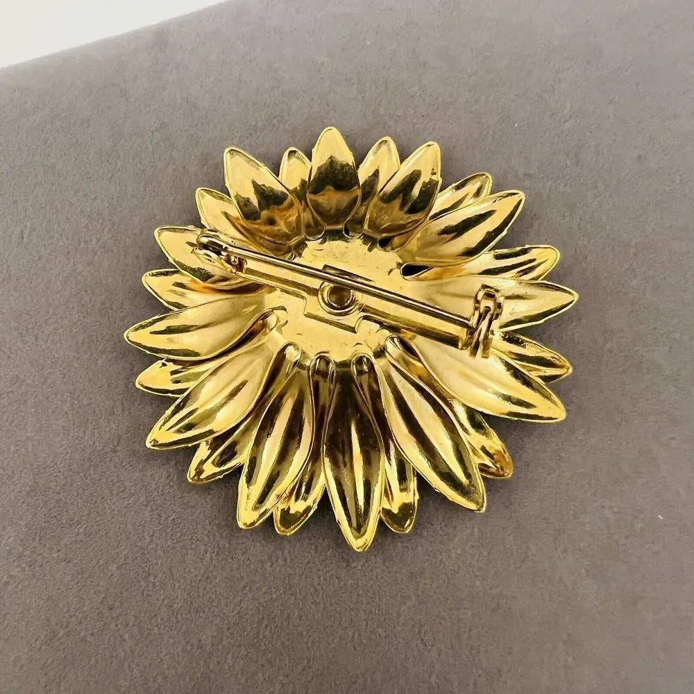 Vintage 3d Flower Faux Pearl Brooch Floral Daisy Shiny Gold Tone PRETTY 4096